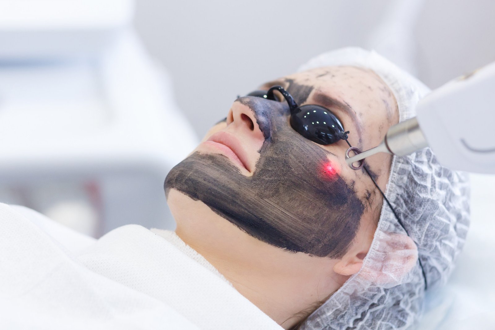 Hollywood Facial in North Vancouver